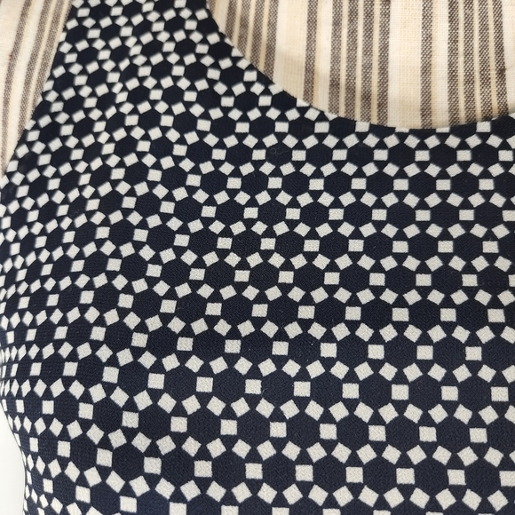 Max Edition Red White Blue Sleeveless Keyhole Back Neck Tunic Top Size Medium - Picture 2 of 10